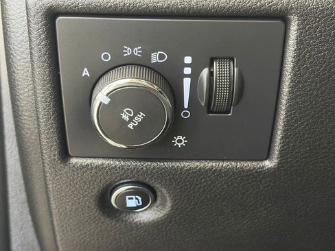 Used 2016 Jeep Grand Cherokee Overland image 25