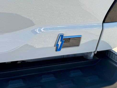 Used 2022 Ford F150 Lightning Platinum AWD/4WD image 22