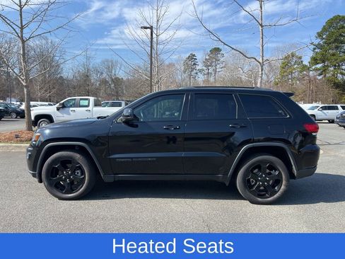 Used 2018 Jeep Grand Cherokee Laredo image 3