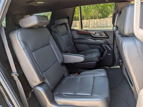 Used 2025 GMC Yukon Denali AWD/4WD image 27