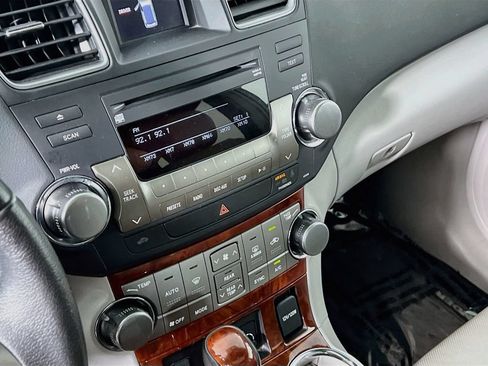 Used 2012 Toyota Highlander Limited w/ Tow Pkg AWD/4WD image 15