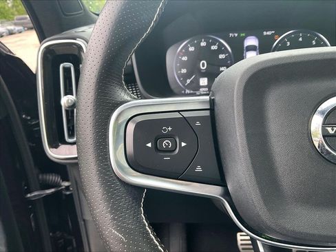 Used 2021 Volvo XC40 T5 R-Design w/ Climate Package AWD/4WD image 23