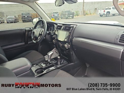 Used 2022 Toyota 4Runner TRD Off-Road AWD/4WD image 38