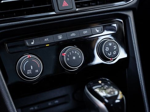 Used 2023 Volkswagen Taos SE image 37