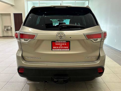 Used 2015 Toyota Highlander XLE image 6