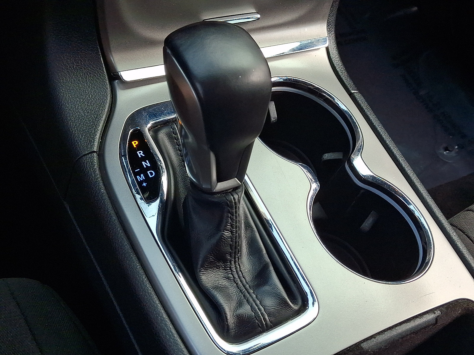 Used 2022 Jeep Grand Cherokee Laredo E AWD/4WD image 13