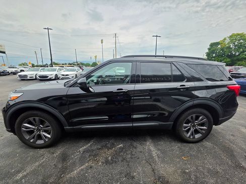 Used 2022 Ford Explorer XLT w/ Equipment Group 202A AWD/4WD image 27