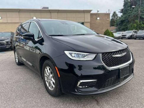 Used 2026 Chrysler Pacifica Select FWD image 3