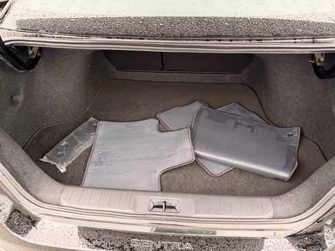 Used 2025 Nissan Sentra SR w/ Midnight Edition image 8