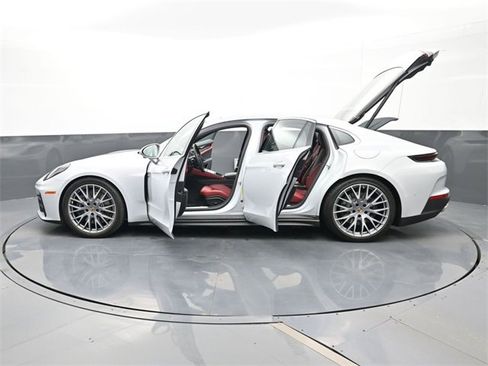 Used 2025 Porsche Panamera 4 image 30