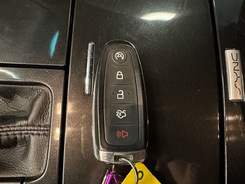 Used 2018 Ford Taurus Limited image 17