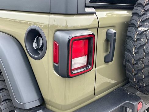 Used 2026 Jeep Wrangler Willys AWD/4WD image 11