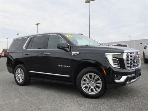 Used 2025 GMC Yukon Denali image 2