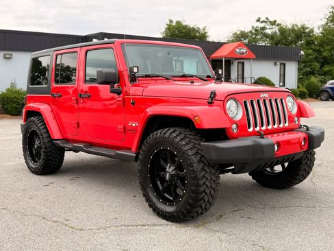 Used 2018 Jeep Wrangler Unlimited Sahara AWD/4WD image 3