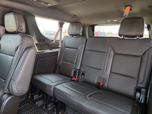 Used 2021 GMC Yukon XL Denali w/ Denali Premium Package AWD/4WD image 5