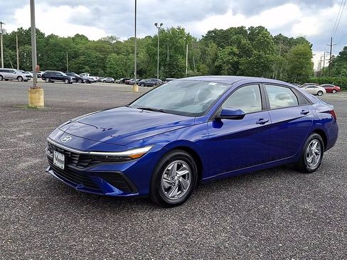 Used 2025 Hyundai Elantra SE FWD image 4