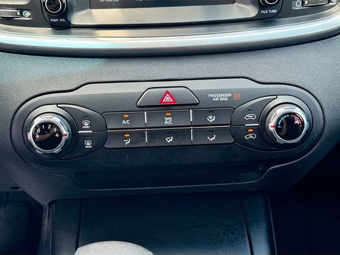 Used 2019 Kia Sorento AWD image 16