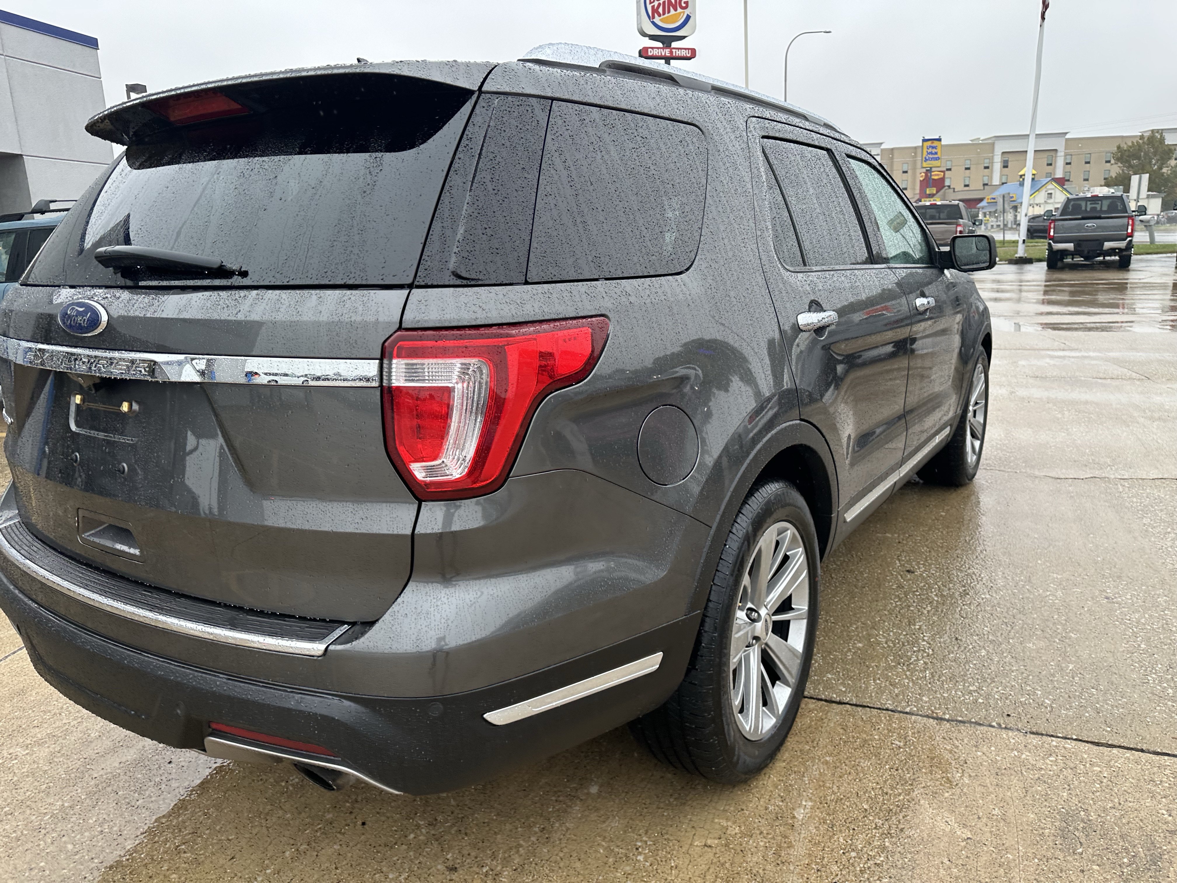 Used 2018 Ford Explorer Limited FWD image 3