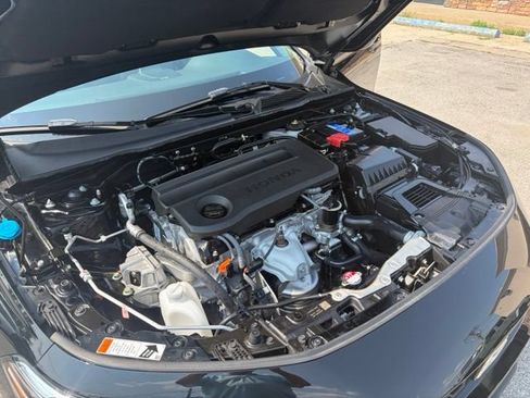 Used 2025 Honda Civic Sport image 9