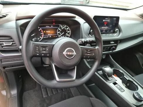 Used 2023 Nissan Rogue S AWD/4WD image 16