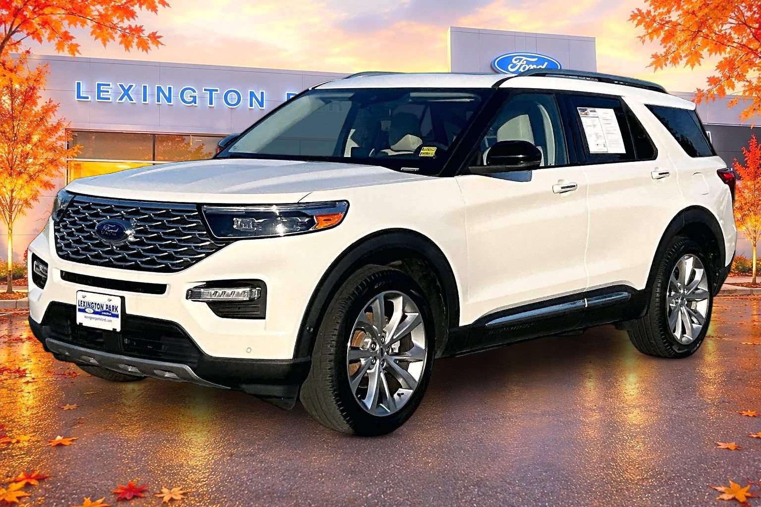Used 2021 Ford Explorer Platinum w/ Equipment Group 601A AWD/4WD image 3