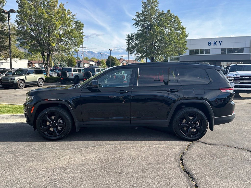 Used 2023 Jeep Grand Cherokee L Limited w/ Luxury Tech Group II AWD/4WD image 14