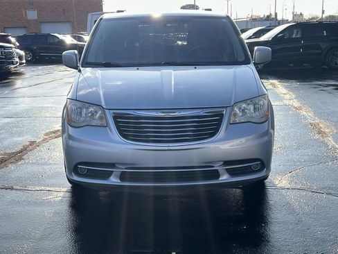 Used 2011 Chrysler Town & Country Touring w/ Driver Convenience Group image 8
