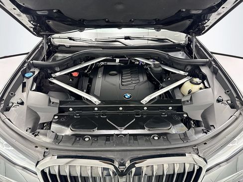 Used 2021 BMW X7 xDrive40i w/ M Sport Package AWD/4WD image 28