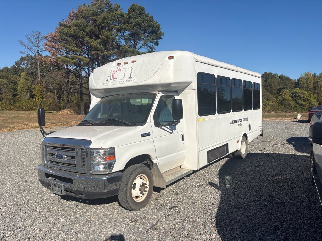 Used 2016 Ford E-450 and Econoline 450 Super Duty w/ Shuttle Bus Prep Package RWD image 2
