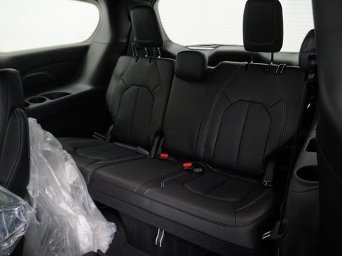 New 2026 Chrysler Pacifica Select FWD image 18