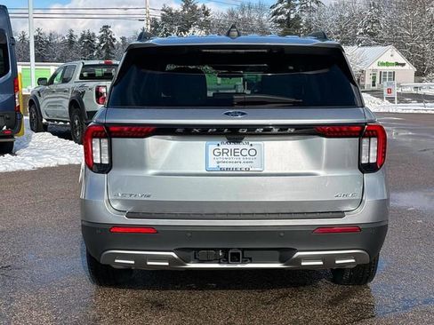 Used 2025 Ford Explorer Active w/ Active Comfort Package image 4