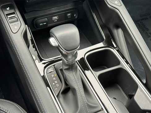 Used 2025 Kia Telluride AWD image 21