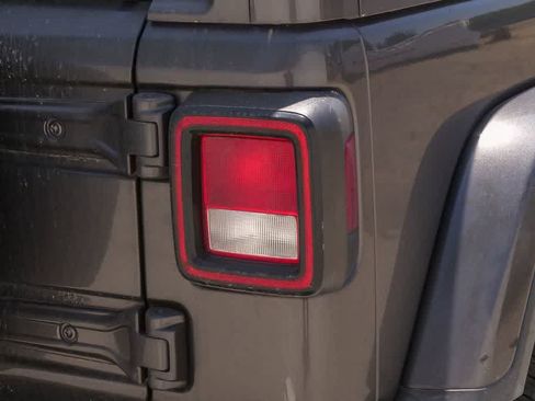 Used 2020 Jeep Wrangler Unlimited Sahara w/ Uconnect 4C Nav & Sound Group AWD/4WD image 10
