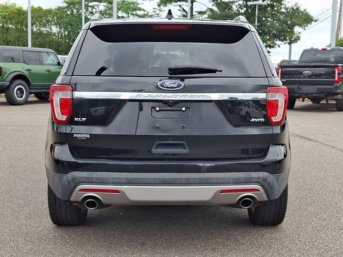Used 2017 Ford Explorer XLT w/ Equipment Group 202A AWD/4WD image 9