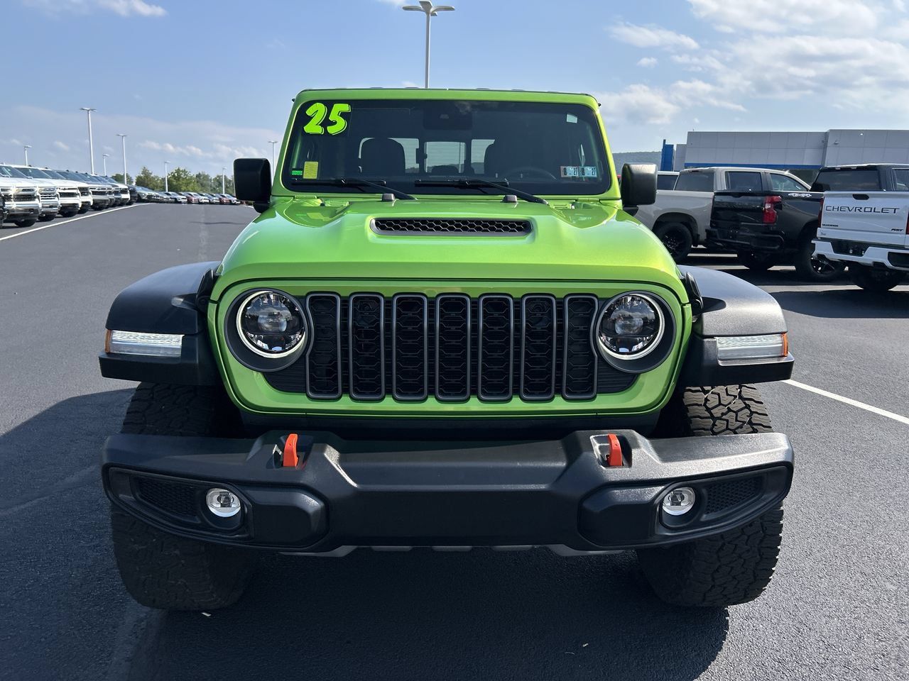 Used 2025 Jeep Gladiator Mojave w/ Convenience Group AWD/4WD image 13
