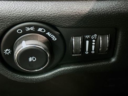 New 2026 Chrysler Pacifica Select w/ S Appearance Package AWD/4WD image 11