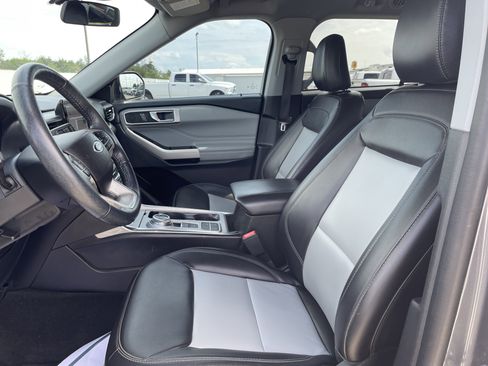 Used 2022 Ford Explorer XLT w/ Equipment Group 202A image 35