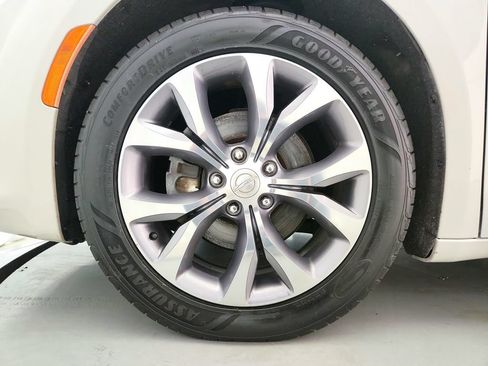 Used 2020 Chrysler Pacifica Limited FWD image 38