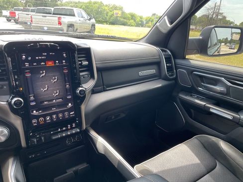 Used 2019 RAM 1500 Laramie AWD/4WD image 23