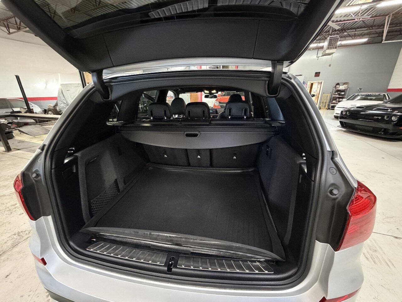 Used 2019 BMW X3 xDrive30i w/ Driving Assistance Package AWD/4WD image 18