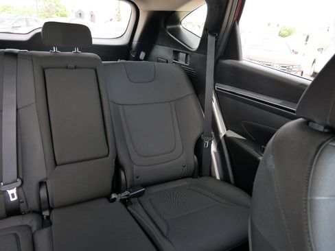 Certified 2022 Hyundai Tucson SEL w/ Winter Package AWD/4WD image 18