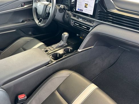 Used 2025 Toyota Camry SE image 15