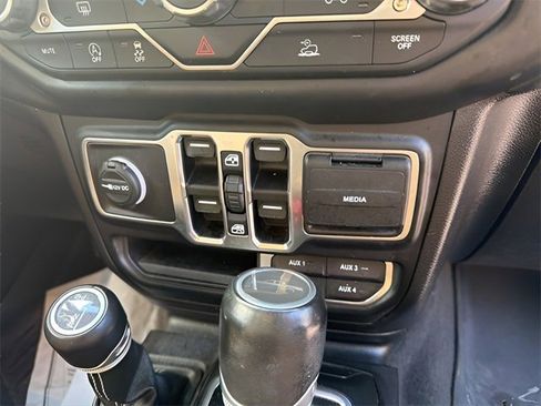 Used 2020 Jeep Gladiator Overland w/ LED Lighting Group image 13