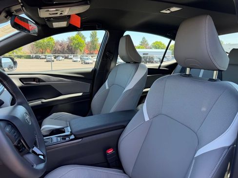 Used 2025 Toyota Camry SE FWD image 15