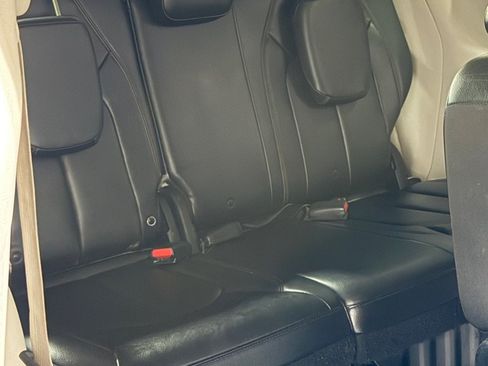 Used 2017 Chrysler Pacifica Touring-L FWD image 11
