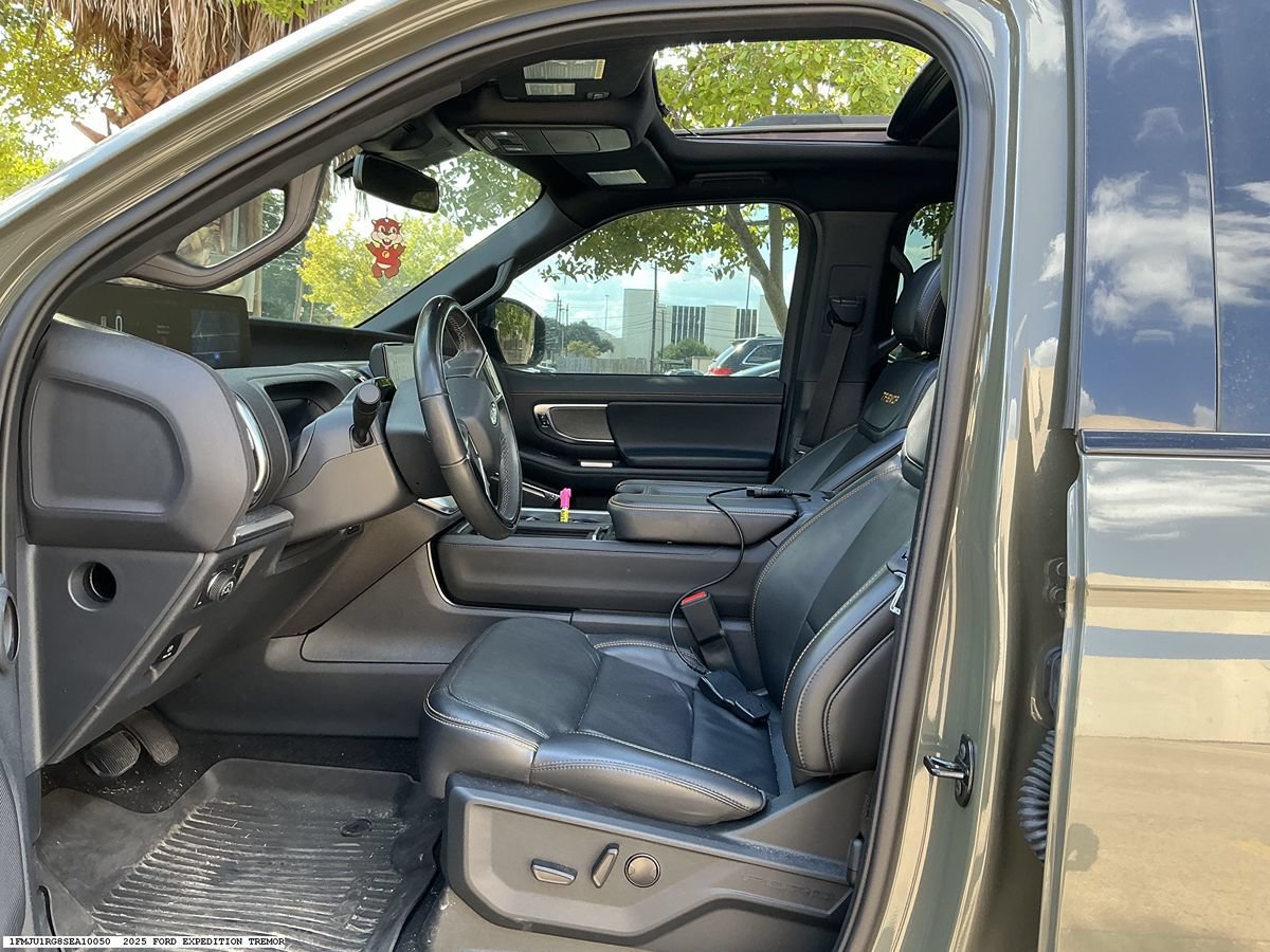 Used 2025 Ford Expedition Tremor AWD/4WD image 11