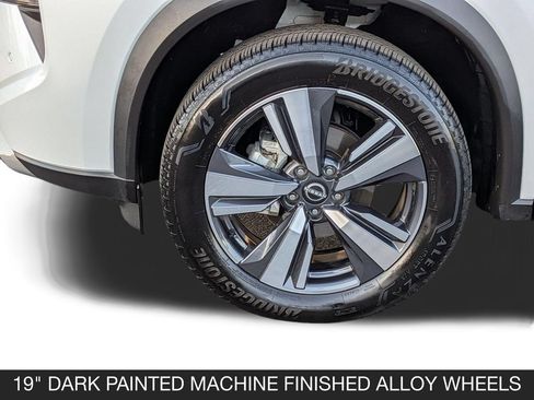 Certified 2025 Nissan Rogue SL FWD image 11