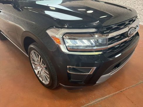Used 2024 Ford Expedition Limited image 9