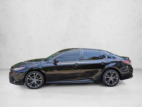 Used 2018 Toyota Camry SE FWD image 9