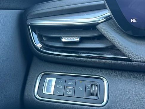 Used 2025 Buick Enclave Preferred image 31